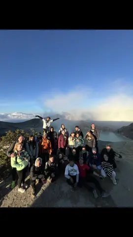 Terimakasih sudah mendaki gunung kawah ijen bersama kami❤️🌋 Kalian luar biasa🫶🏽🤗❤️ #kawahijen #pendakigunung #kawahijenbanyuwangi #gunungijen #kawahijenindonesia 