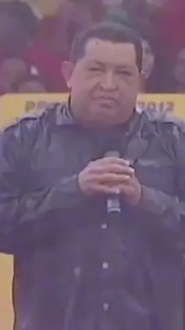 Bastante pueblo hay aquí para defender la dignidad de esta tierra sagrada de todos nosotros, no dejaremos que nos pisoten, vamos a defender la patria hasta la vida si fuera necesario 🚩 CON CHÁVEZ Y NICOLAS MADURO seremos leales por siempre 🇻🇪 #Venezuela #Viral #Paz #Tranquilidad #EEUU 