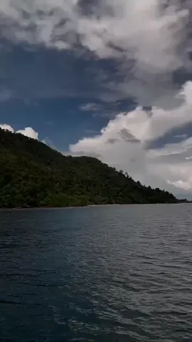 tidak ada janji yang tepat selain matahari yang terbit #jejakkepri👣🇲🇨 #kandap #kotabatam 