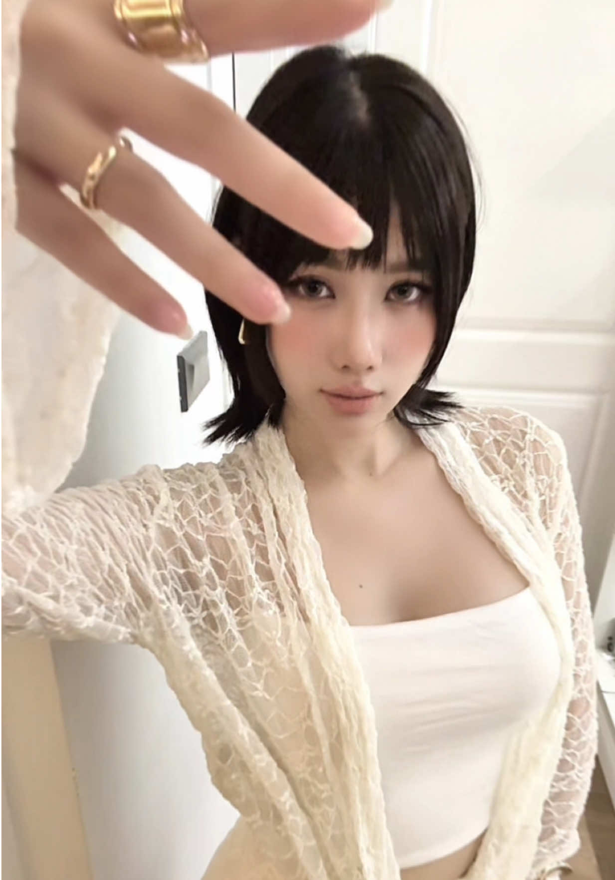 Mục tiêu mình hướng tới là 4B:  Brain(Trí tuệ) 🧠; Body(dáng vóc) 💃; Business (Kinh doanh) 💵; Beauty (sắc đẹp) 👠 Có tri thức, có sự kiên định, có sự yêu thương sẽ làm cho bản thân sống có giá trị️. #LyBớtđi🏌🏻‍♀️ 