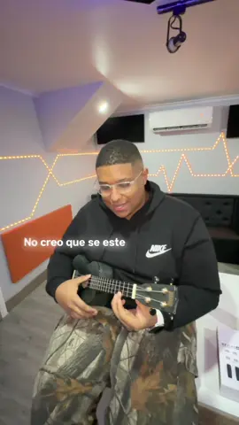 Amor corrido Pendientes la otra semana ps!😅❤️ #youngangel #ukelele #fyp 