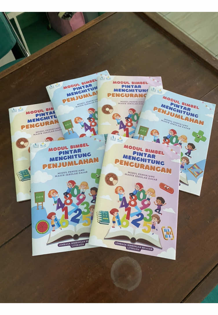 Kenalin nih, Buku Pintar Menghitung: Penjumlahan & Pengurangan 🧮 Rekomendasi Buku Anak yang diirancang khusus untuk anak usia dini agar lebih cepat memahami dasar-dasar berhitung. ✅ Materi sederhana & mudah dipahami ✅ Ilustrasi menarik agar anak tidak cepat bosan ✅ Melatih logika & keterampilan berhitung sejak dini Yuk, dampingi si kecil belajar dengan cara yang seru dan efektif! 🎯 📩 Pesan sekarang & bantu anak kuasai matematika dari awal! Jangan lupa follow, like, coment, share dan save ya biar kalian ngga ketinggalan info dari Bimbel Literasia!! ------------------------------------------------------------- Informasi Selengkapnya: 📲 WA: 0815-7822-7366 (Admin 1) / 0857-4537-3727 (Admin 2) 🌐 Website: www.lesprivatkudus.com 📍 Area layanan: Kudus, Jepara, Demak, Pati 💬Instagram: @bimbelprivatkudus 💬Tiktok: @bimbelprivatkudus ------------------------------------------------------------- #bukupintar #bukubelajar #belajarberhitung #bimbelliterasia #bukuanak 