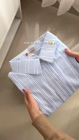 wajib punya semua warnanya karena secantik ituu😣💗🙌🏻#stripeshirt #kemejawanita 