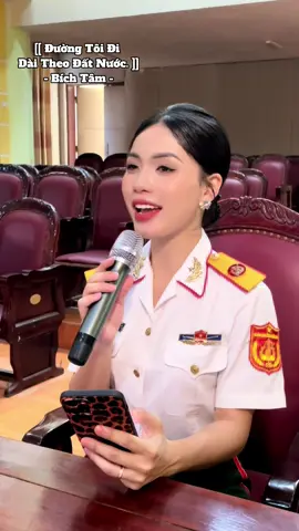 Cô bộ đội hôm nay lại hát ca khúc cách mạng cực kỳ hay của nhạc sĩ Vũ Trọng Hối, ca khúc thể hiện sức trẻ của các cô gái , các chiến sĩ ngày xưa ấy của chúng ta , mời cả nhà mình cùng nghe cùng Bích Tâm ạ #xuhuong #bodoicuho #csbichtam #bodoi #duongtoididaitheodatnuoc 