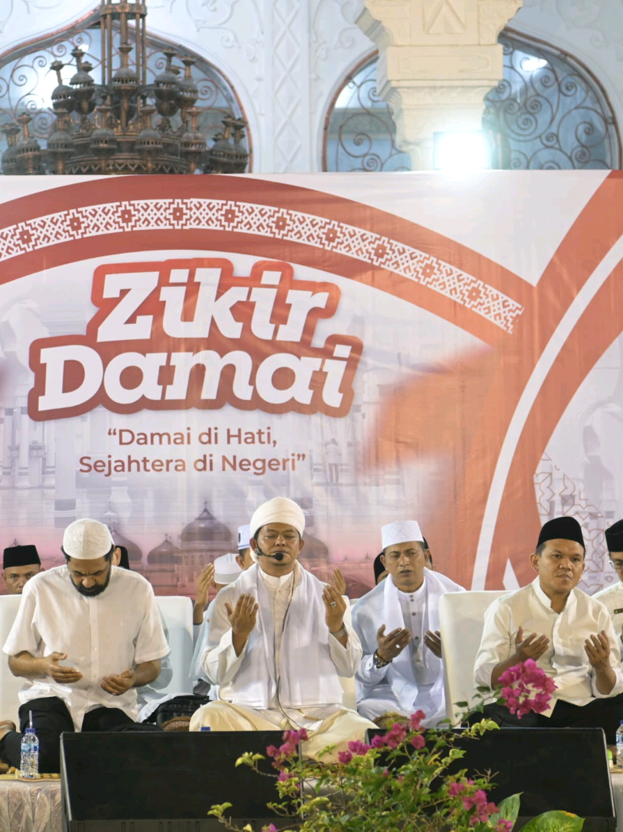 Gubernur dan Wagub Ikuti Zikir Peringatan 20 Tahun Damai Aceh di Masjid Raya Baiturrahman