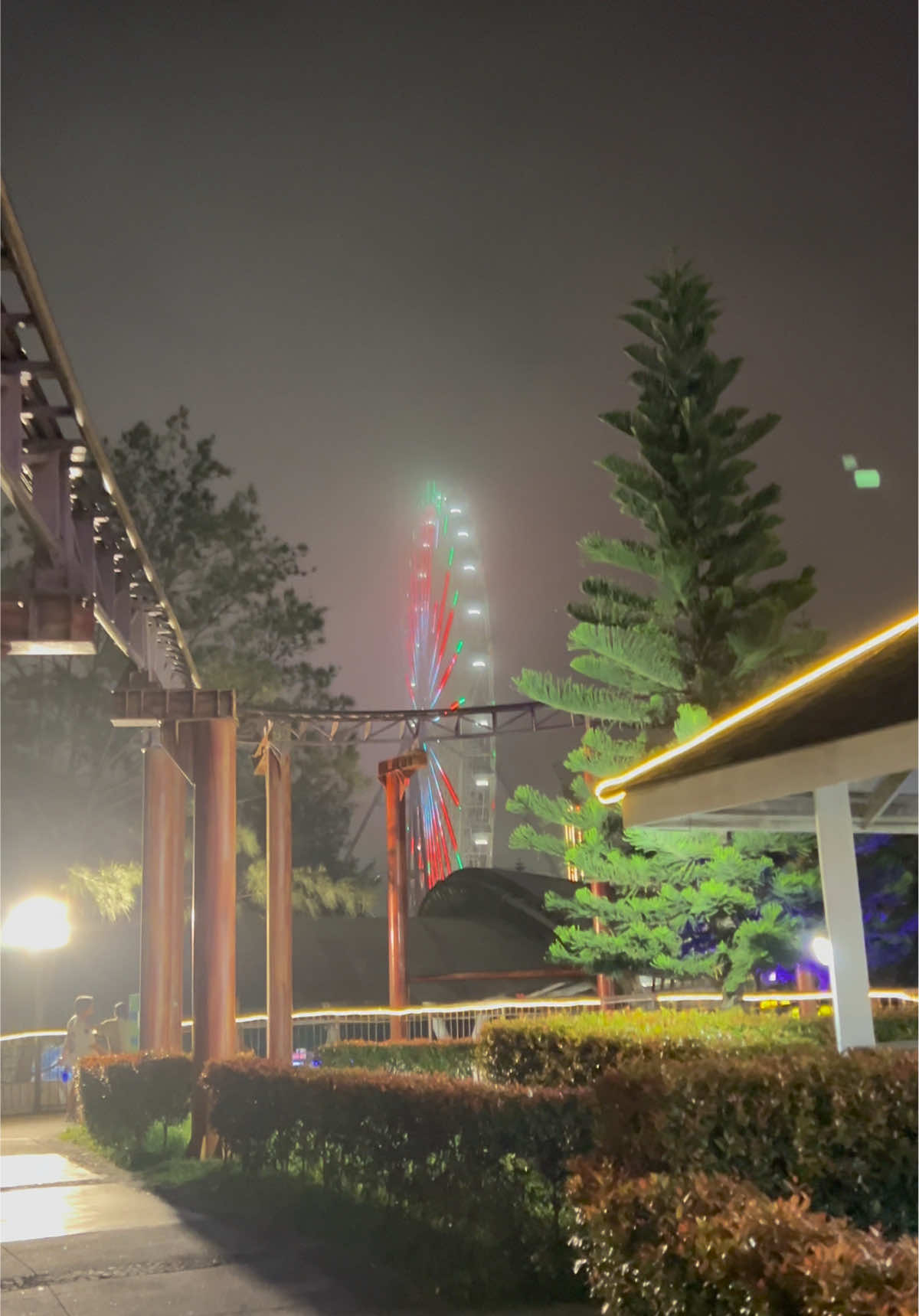 sky ranch and foggy night feels diff. ✨🤍🌌 #tagaytay #tagaytaycity #skyranchtagaytay #skyranch #travel 
