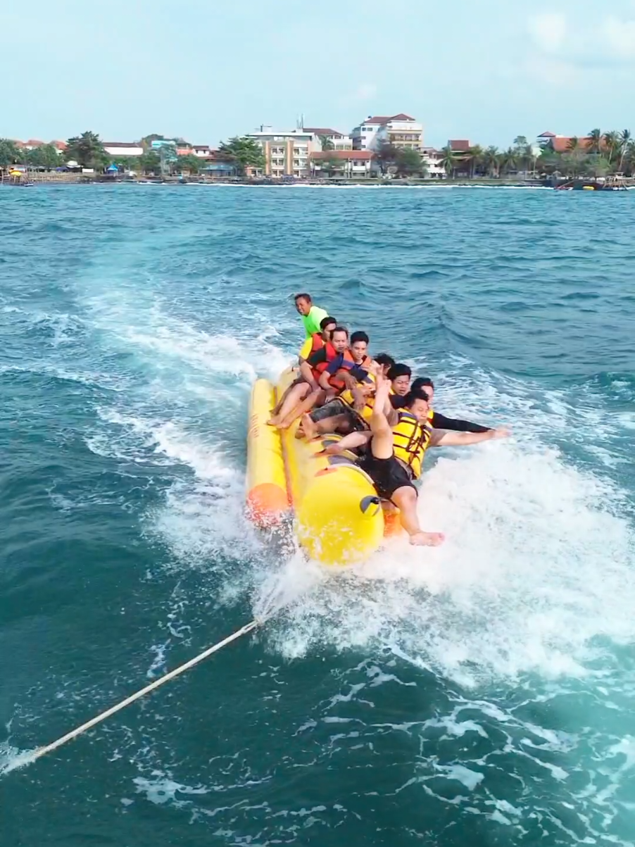 ⚡ Main air level next! Bareng Pangandaran Water Fun, semua wahana Water Sport Pangandaran siap bikin deg-degan + ketawa bareng 🤩 Mau yang santai? Ada! Mau yang ekstrim? Ada juga! #WaterSportPangandaran #PangandaranWaterFun #BananaBoat #JetSki #WisataPantai 