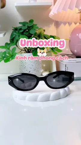 Kính râm phong cách phù hợp với mọi dáng mặt, lên from xinh xỉu. Bà bào chuẩn bị đi biển hay đi du lịch thì sắm ngay nha#unboxing #xuhuong #kínhmắt #kinhramchongtiauv #kinhramnu 