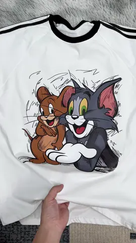 Keluar rumah,pasti menarik perhatian orang🥰🥰#kaos #kaosfistro #OOTD #fyp #tshirts 