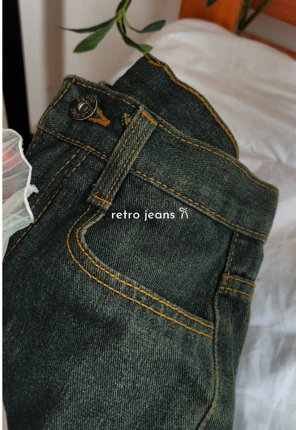 Replying to @Blooming Roses RETRO JEANS 👖 #retrojeans #JEANS #DENIMPANTS #jeansforwomen #pantsforwomen 