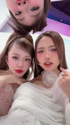 Kệ mình nhắm mắt iu @Phương Ly Trần lun!!! #phuongmychi 
