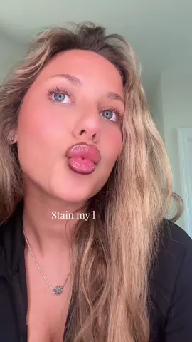My new obsession 🤩 #peelofflipstain 