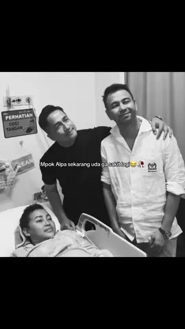 Bahkan waktu sakit dia masih bisa tersenyum 😭😭 Selamat Jalan Mpo Alpa😭🥀 #mpokalpa #raffiahmad #irfanhakim #sedih #wafat 
