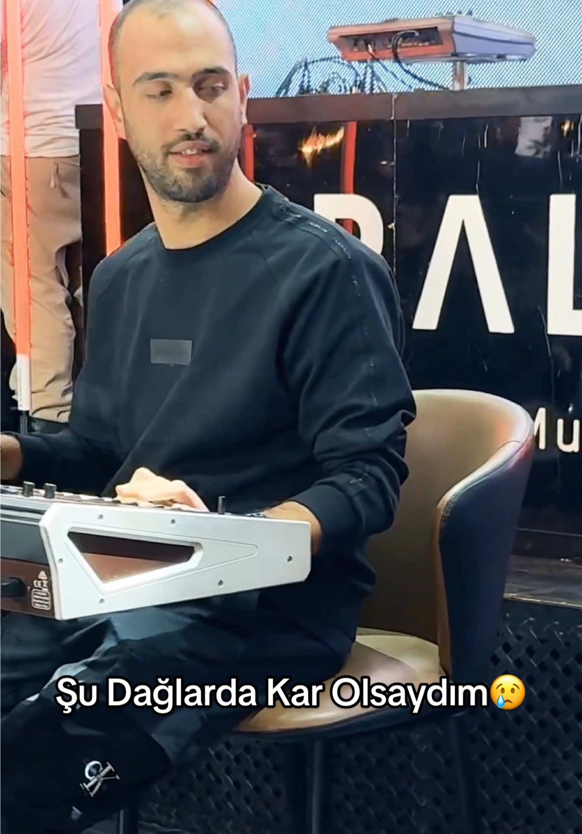 Şu Dağlarda Kar Olsaydım #ibrahimtatlıses #iboshow #foryou 