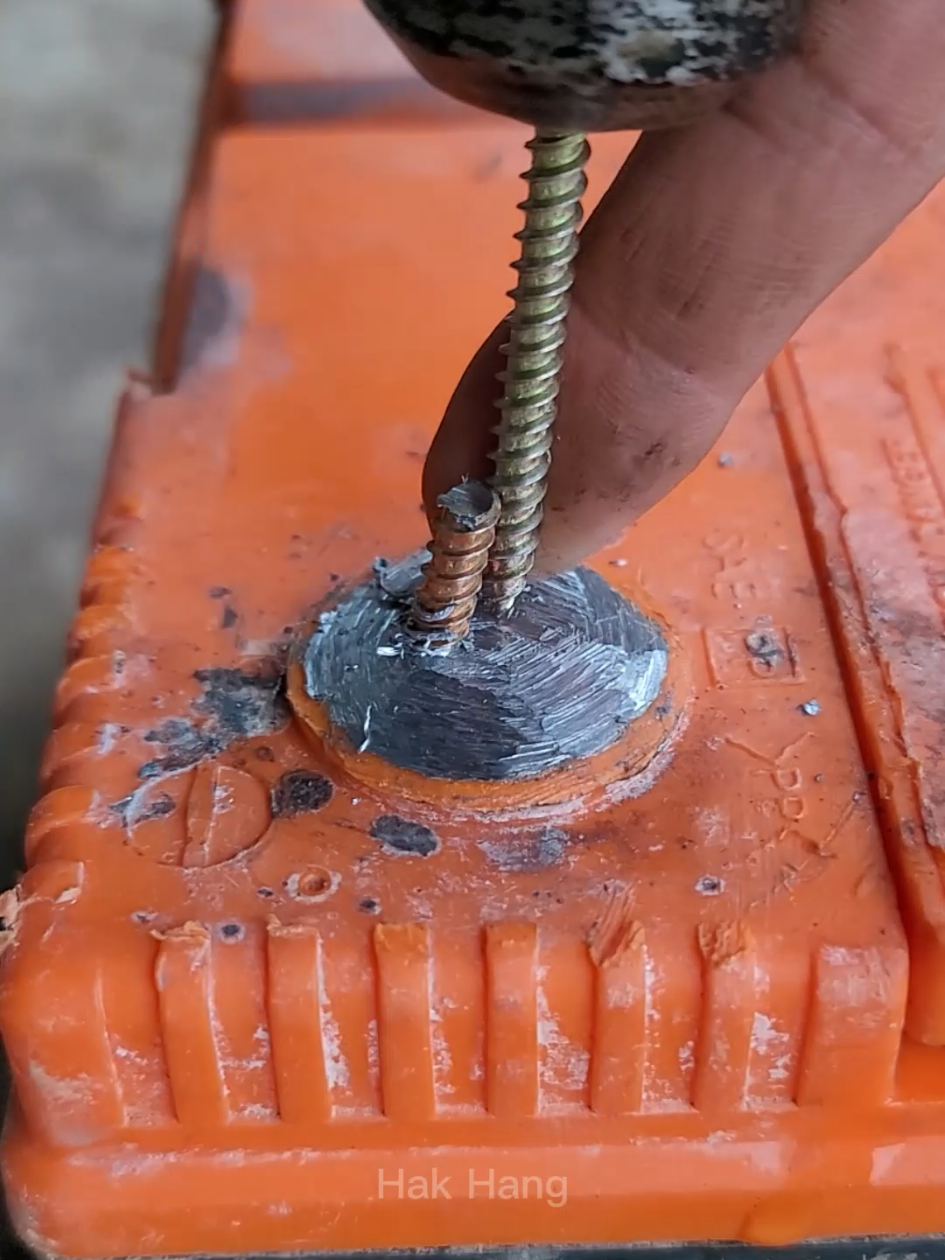 The damaged battery headisrepaired.#Battery #Repair #BrilhaSemMedoEstácio 