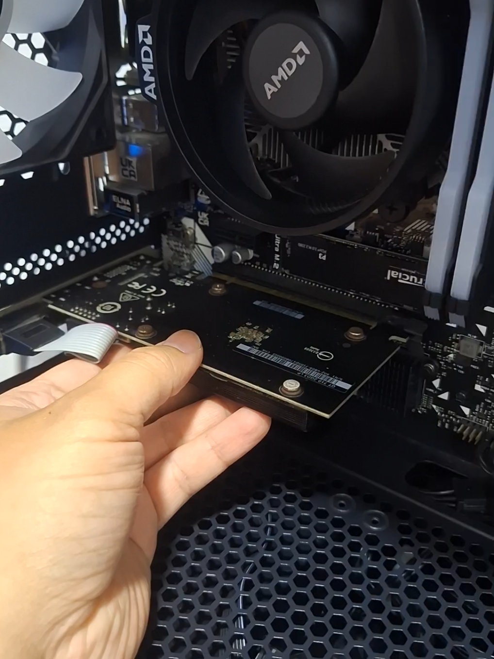 La nueva bebe🔥🔥🔥 con que juego quieres que la pruebe primero? #rx9060xt16gb  #rx9060xt #pcgaming 