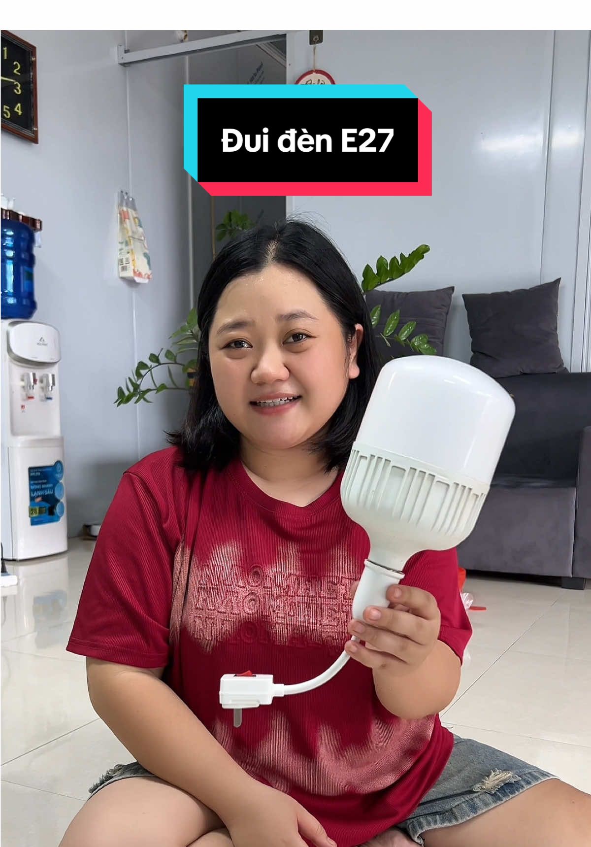 Đui đèn E27 kèm ổ cắm. #tientuoitanbg #duidene27 #duiden #duidenxoay360do 