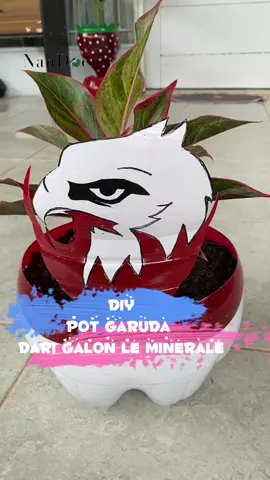 26 || DIY. Dirgahayu RI 🇮🇩💜 Terimakasih telah menjadi rumah ternyaman utk kami. Meski dg segala huru hara yg ada, tapi kami tetap menggaungkan  “Aku cinta Indonesia” 🇮🇩🫶🏻 Btw, Pengen ikut memeriahkan 17 Agustus, tapi karena kami seniman amatiran yg nggak bisa bikin gambar burung garuda, ya udah deh ngejiplak aja 🤭🫠 Sat set, jadi juga akhirnya. #DIY #leminerale #diybottle #gardening #potunik 