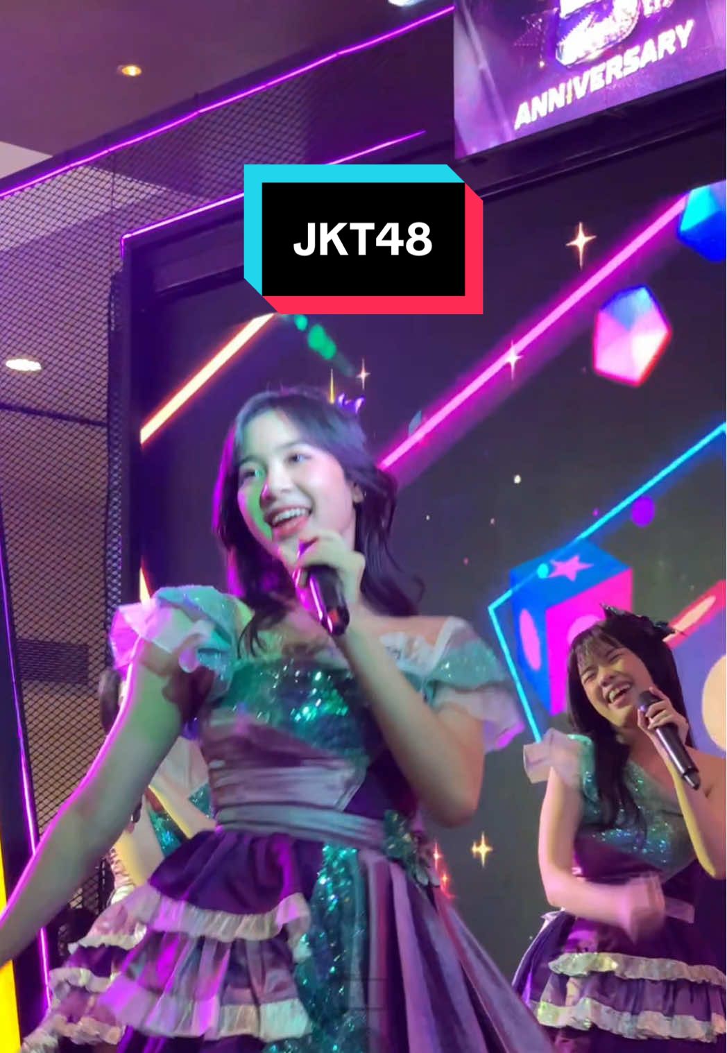 Siapa yang kangen @zee asadel mode idol?🙋🏻‍♂️ 🎵Koi Suru Fortune Cookie 📍 Free Fire 5th Anniversary, Mall Kota Kasablanka 📆 28 Agustus 2022 #jkt48 #crowdpov #zeejkt48 #freefire #graciajkt48 