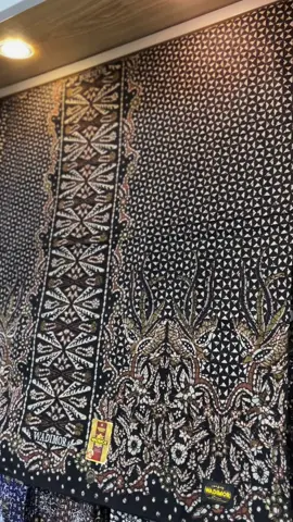 WADIMOR BATIK GUS NEW MOTIF 🔥 #wadimorsarungindonesia #wadimorbatik #sarungsantri #sarungviral #bismillahfyp 
