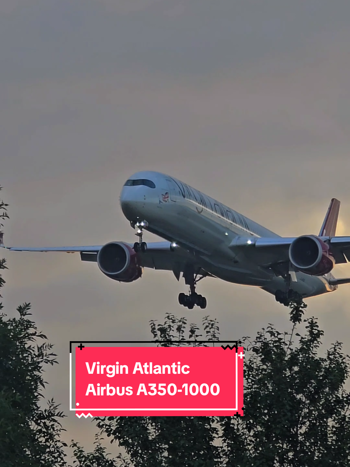 Virgin Atlantic Airbus A350-1000 landing at Heathrow Airport ✈️🤩 #airbusa350 #airbus #virginatlantic #aviation #planespotting 
