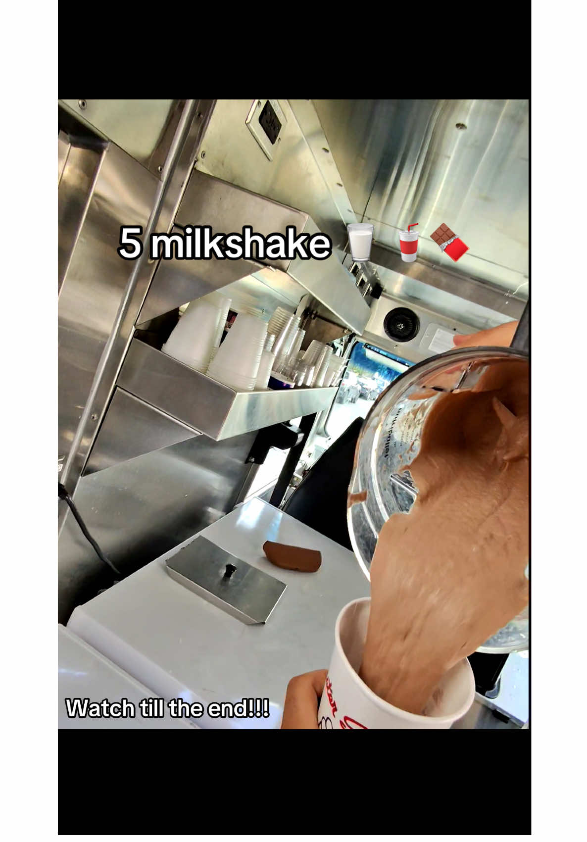 Five milkshakes… because one just isn’t enough 😋🥤#milkshake #icecream #construction #mistersoftee #satisfying 