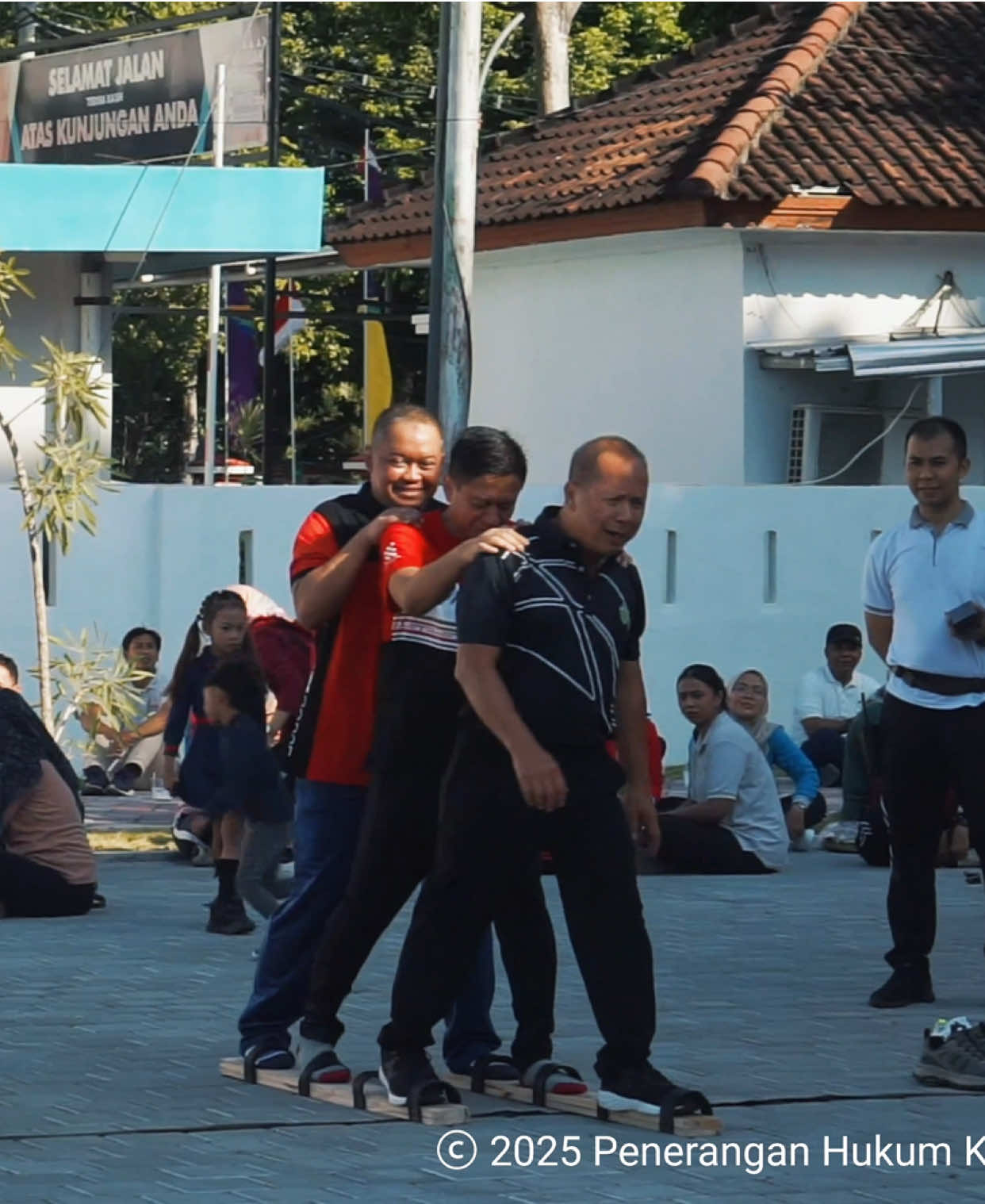 Jumat, 15 Agustus 2025, bertempat di Lapangan Upacara Adhyaksa Kejaksaan Tinggi Nusa Tenggara Barat, dilaksanakan kegiatan senam bersama dan perlombaan yang diikuti oleh seluruh pegawai Kejati NTB serta siswa-siswi TK Adhyaksa, dalam rangka memeriahkan Hari Kemerdekaan Republik Indonesia.