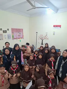 Terimakasih atas waktunya kemarin adik adik, menyenangkan sekali.. #fyptiktok #mahasiswaupb #fypdong #kkn2025 #cikarangpeople 