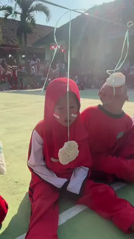 mau satu dunia bilang semangat kalo kitanya capek ya capek #lombaagustusan 
