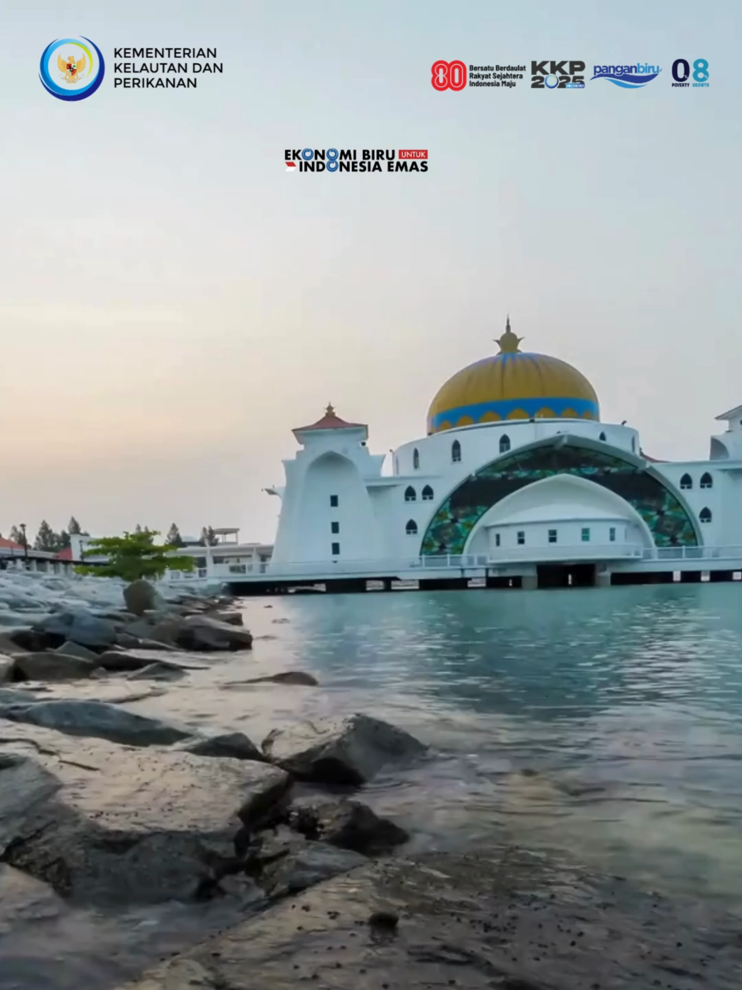 Bismillahirrahmanirrahim Ya Allah, Engkau pasti dengar curhat aku tadi dalam ruku'ku. Ya Allah, engkau dengar pasti pujianku yang aku berikan padamu dalam ruku'ku. Aku sudah merendah seperti apa yang Kau perintahkan. Aku memuji-Mu seperti apa yang telah Kau perintahkan. Aku curhatkan diriku, pasrahkan seperti apa yang kau perintahkan. Dan pasti Engkau akan mendengar apa yang aku akan mohonkan. Kalau dengan aku sampai tegak berdiri seperti apa yang Engkau mintakan, dan belum Engkau kabulkan, tunjukkan dengan cara apa lagi aku mesti bermohon kepada-Mu. @kkp.go.id @swtrenggono @didit.ashaf @bppsdm_kp @i.am_inr #PanganBiru #2025KKPRiseTogether #EkonomiBiruUntukIndonesiaEmas #SaktiWahyuTrenggono #KKPGOID #SDMunggul #SDMKP #PenyuluhKP #SFV #SmartFisheriesVillage #OceanInstituteOfIndonesia #PenyuluhanKP #PendidikanKP #PelatihanKP #StandardisasiKP #SertifikasiKP #penyuluhperikanan #jumatberkah #mutiarajumat