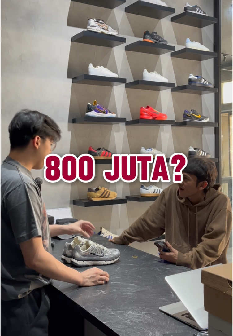 @UNCHARTED_SPLY 800 JUTA?! SEPATU MAHAL TAPI KOK PALSU?! 😭😱 #SneakerEducation #TokoSepatu #FYP #gayaditiktok #fashiontiktok Shop Offline Today:  📍 UNCHARTED SPLY | South Jakarta on Google Maps (Open Everyday, 12:00 PM - 8:30 PM WIB at Jalan Bumi No. 31) 📍 UNCHARTED SPLY | Gading Serpong on Google Maps (Open Wednesday to Sunday, 12:00 PM - 8:00 PM WIB at Ruko Maggiore Grande Blok G No. 25)  #GodSpeed