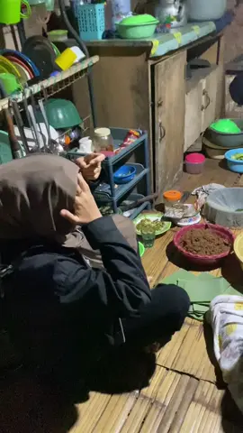 ngabntuin bikin kue bugis#fyp #cianjurselatan #gadisdesa #suasanadikampung 