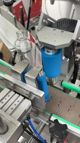 Conical bottle labeling machine adjustment#labelingmachine #packagingmachine