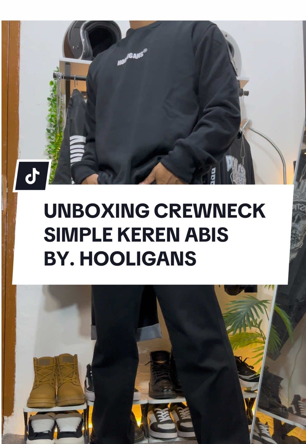Unboxing crewneck simpel keren abis by. @Hooligans #crewneck #crewnecks #jaketpria #atasanpria 