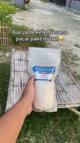 Rutin aja pake tawas bubuk ini biar pede ketemu pacar dan ga bau badan🤪 #penghilangbaubadan #tawasbubuk #fypシ 