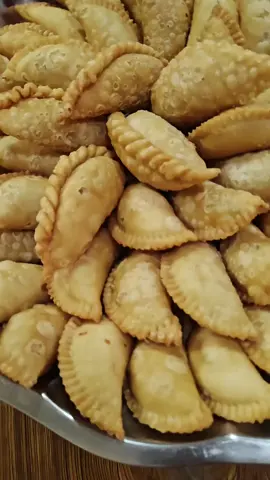 ghar ki swad rubina khadhya udhayo ma special terai ko pidukiya(gujiya) banera ready vai sakeko xa sathiharu. chaiye ma xito xito order garnu hola #rubinakhadyaudhyog #gujiya 