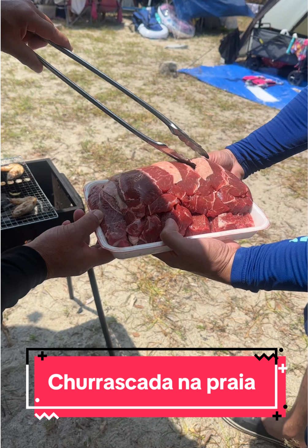 “Entre o som das ondas e o perfume do churrasquinho, a vida fica mais leve 🍃🌊⛺ Praia de Oase, um pedacinho de paz com vista para o mar e para as montanhas#japanese #praia#churrasco#acampamento#natureza 