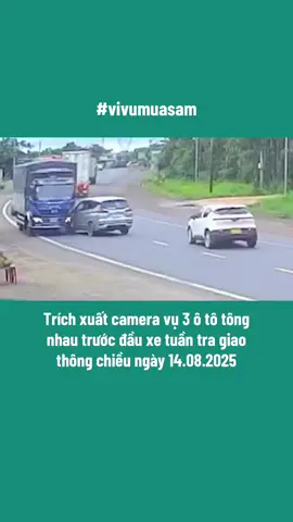 Ba ô tô tông liên hoàn trên đường Hồ Chí Minh (đoạn qua xã Kiến Đức, tình Lâm Đồng) vào sáng 14-8. Đáng chú ý, vụ tai nạn xảy ra ngay trước xe tuần tra CSGT đang đi làm nhiệm vụ. Toàn bộ diễn biến vụ tại nạn được camera an ninh ghi lại. #vivumuasam #xuhuongtiktok #tiktokviral #popsww #giaothong 