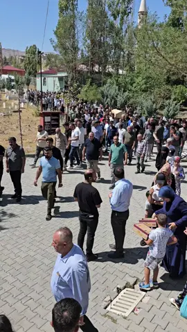 YİĞİTYATAĞI(ZİNDO)KÖYÜNDEN MECİT OĞLU ALİ ERDOĞDU VEFAT ETMİŞTİR MERHUM 36 YAŞINDA 3 ÇOCUK BABASIYDI ALLAH RAHMET EYLESİN MEKANI CENNET OLSUN  (TRAFİK KAZASI) TAZİYE NUH NEBİ 15.08.2025 11:00 #doğubeyazıt #koçkıran #şehir #mezarlığı 