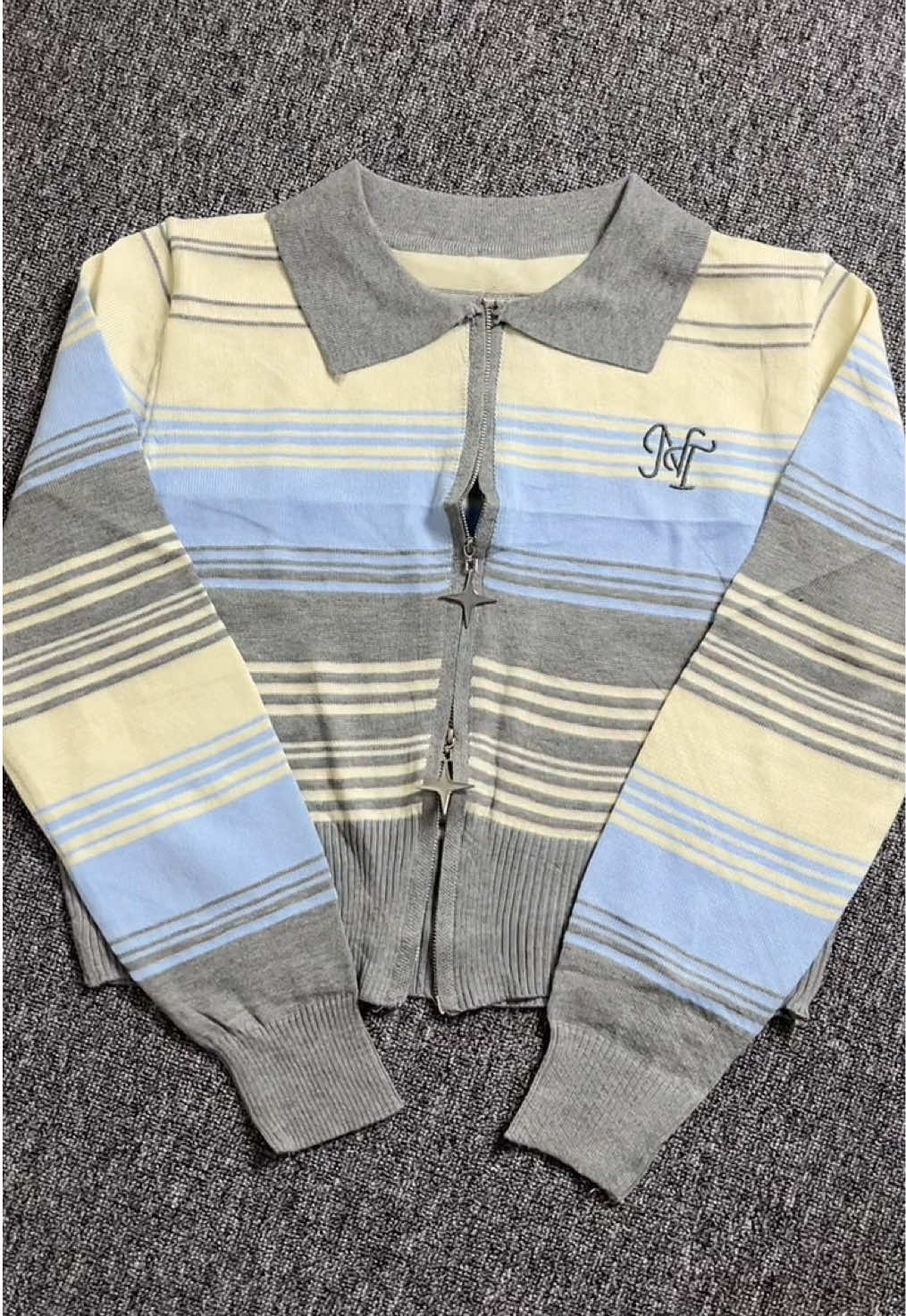 Ziperr murcee 50ribuann, bahannya halusssas pol #fyp #sweater #sweaterrajut #cardigan #cardiganrajut 