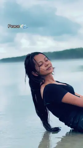 Sukoon 🌬️🖤 Arek tu hoile kan diya pani dhukto🙂👍🏻 #foryou #viralvideo #tiktokofficialbangladesh #sea #peace 