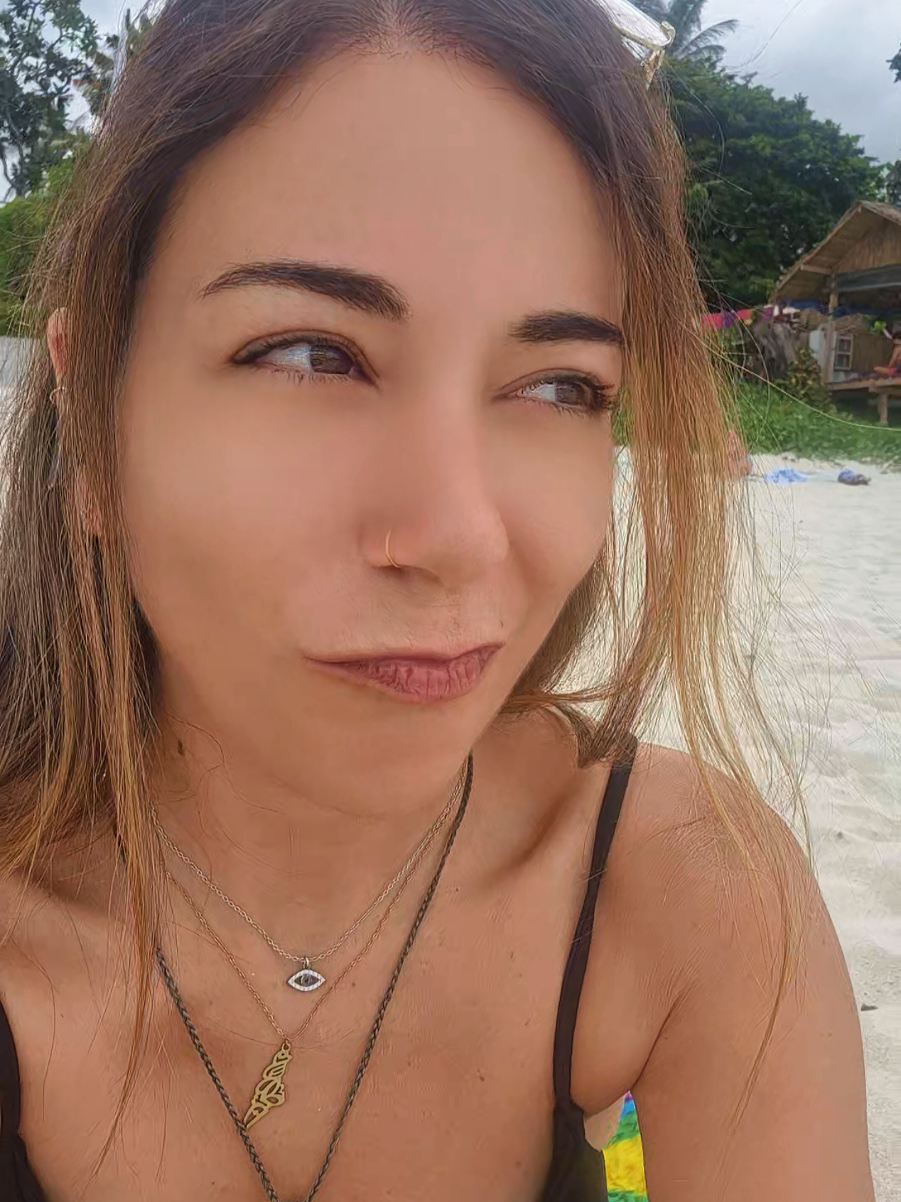 Koh Samui, now colonised by Israelis — and here I am, in the middle, wearing Palestine louder 🇵🇸✊ #Palestine #FreePalestine #KohSamui #StandWithPalestine #Unbothered 