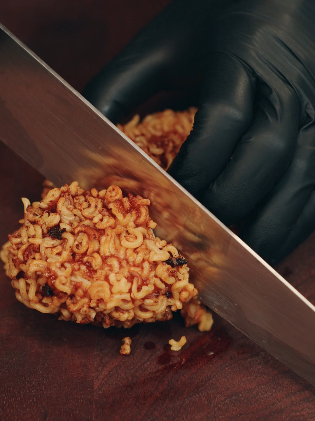 Took crispy chicken to the next level 🤯🍗 Coated it in crushed instant noodles before frying, and wow… double the crunch, double the fun!🔥  #CrispyChicken #FoodHack #TiktokFood #ThermoPro #ASMRCooking #SlowMoCooking #FoodLovers #EasyRecipes #bbqlife #FoodieTok #TiktokFood #chickenrecipe #chickenbreast