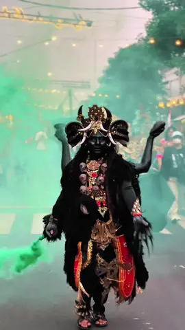 Ada yang salfok sama karnaval umum nganjuk kemarin ngga gaiss #karnavalumumnganjuk #karnavalnganjuk #karnavalwarujayeng #sewakostumkarnavalnganjuk #kostumkarnaval 