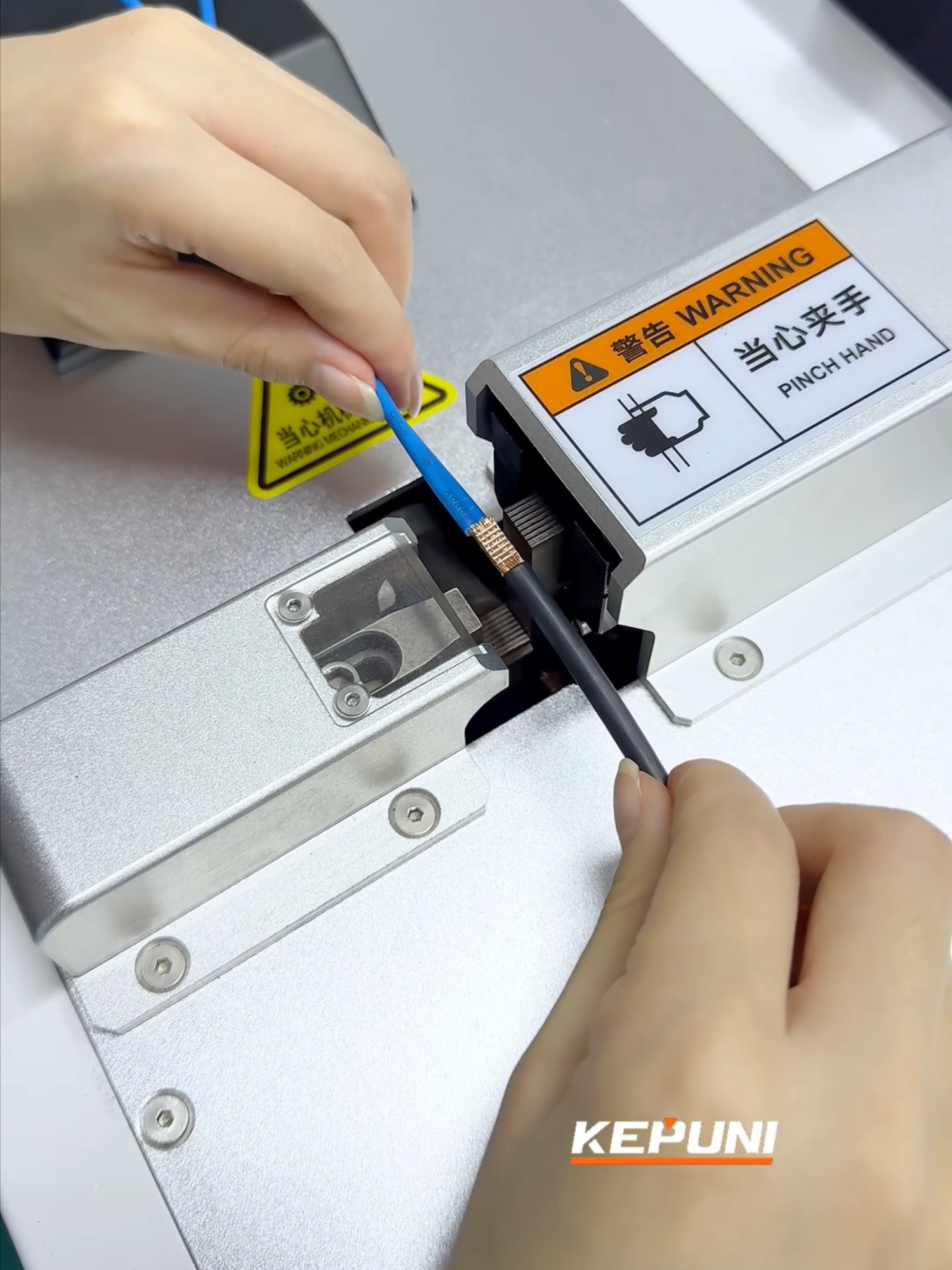 Ultrasonic wiring harness welding machine - kepuni, eight square wiring harness docking two 1.5 square wiring harnesses#automation #ultrasonic #kepuni #welding #manufacturing #Medicaldevices #automotiveindustry #Communicationequipment