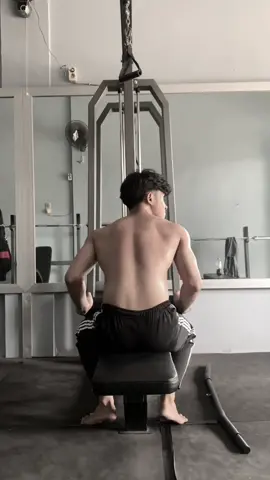 how’s the view  #gym #backworkout #back #calisthenics #GymTok #fyp #gymrat #fyppppppppppppppppppppppp #progress #foryou #workoutmotivation #foryoupage #fypage 