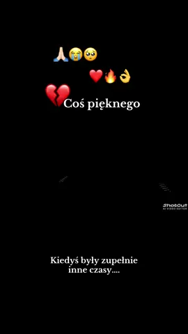 Kabaret Ani Mru Mru - Mamory🫡🙏🏻 To piosenka z najnowszego programu ,,Mniej więcej”. Kiedyś nie było bogactwa a ludzie mieli wszystko i spędzali razem czas a dzisiaj jest wszystko a nie ma się czasu tak jak kiedyś.Te czasy już nie wrócą.Niestety nie ma już tej piosenki na YouTube.