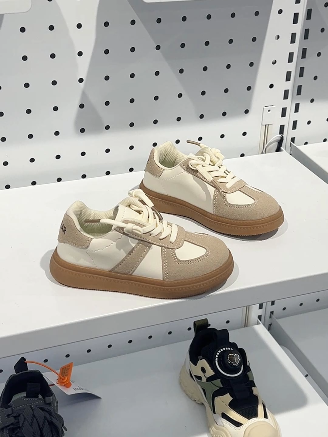 🎨 Sepatu warna-warni untuk hari yang penuh tawa!”#ootdanak #sepatuanaklaki #sepatuanak #sepatuootd #fashionanak #shoeskids #sepatucowocewe #shoesrecommendation #sepatuunisex #sepatuimport #ootdfashion #sepatuanakhits #outfitinspiration #babyfashion #cekoutsekarang #fashiontiktok #anaksekolah #kidsootd #sepatukeren #shoes