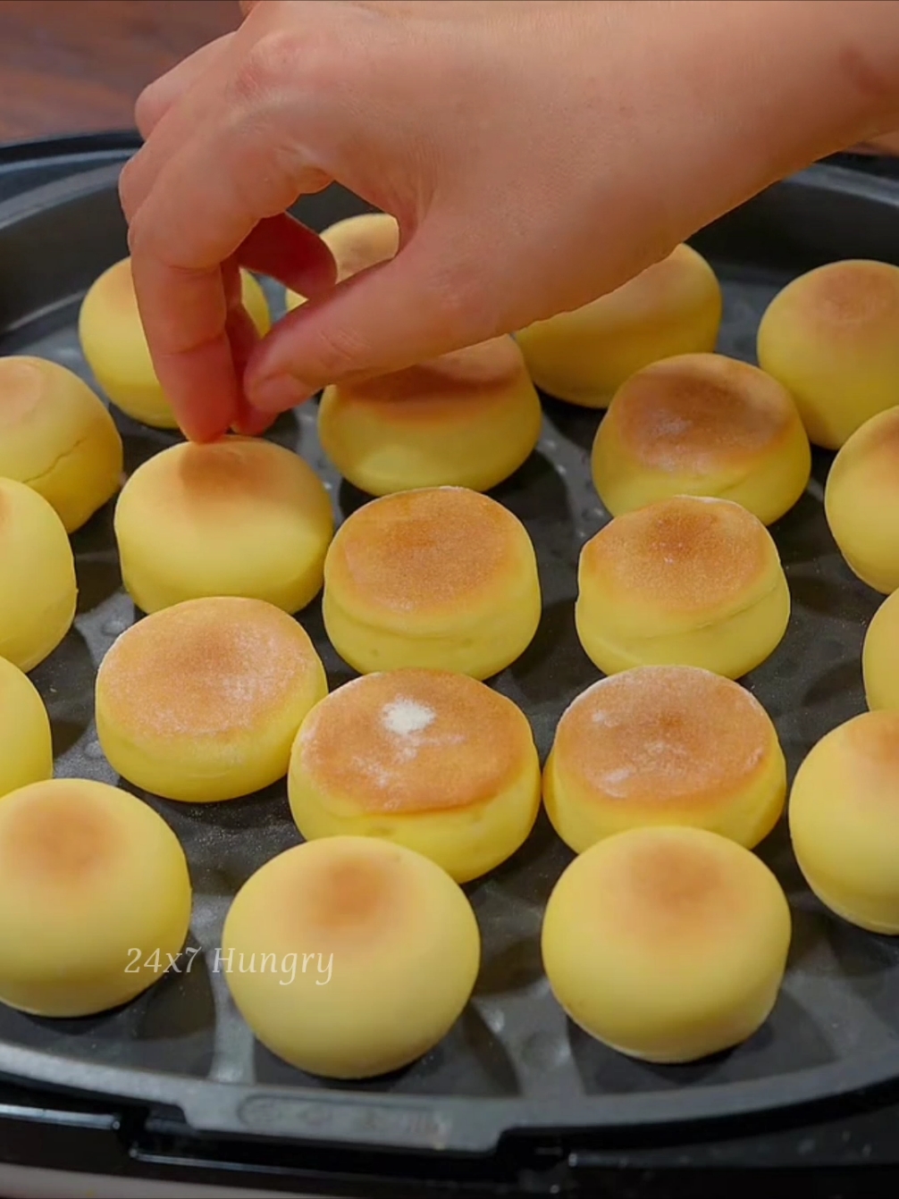 Egg Ball Bread #cookwithme #cook #foodtiktok #food #goviral #foodies #trendingfood #recipes #fyp #cooking #Recipe #bread 