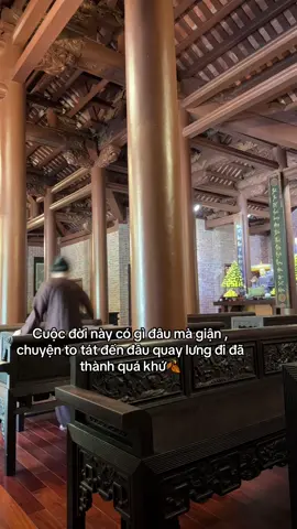 CUỘC ĐỜI CÓ GÌ ĐÂU MÀ GIẬN🙉 Trong cuộc đời , ai rồi cũng sẽ gặp những lúc gió mưa bão bùng , ai rồi cũng có lúc thấy đời chênh vênh tăm tối .Khi ấy , đừng vội oán than trách hờn , mà hãy mong bản thân đủ bản lĩnh đủ mạnh mẽ để vượt qua tất thảy. Được mất trên đời đều có sự an bài của số phận , dù sao cũng bình thản đón nhận , dù là trời mưa hay nắng thì cuộc sống này vẫn diễn ra một cách tốt đẹp và ta nên tin tưởng vào điều đó🙂‍↕️#phatphapnhiemmau #diatangphilaitu 